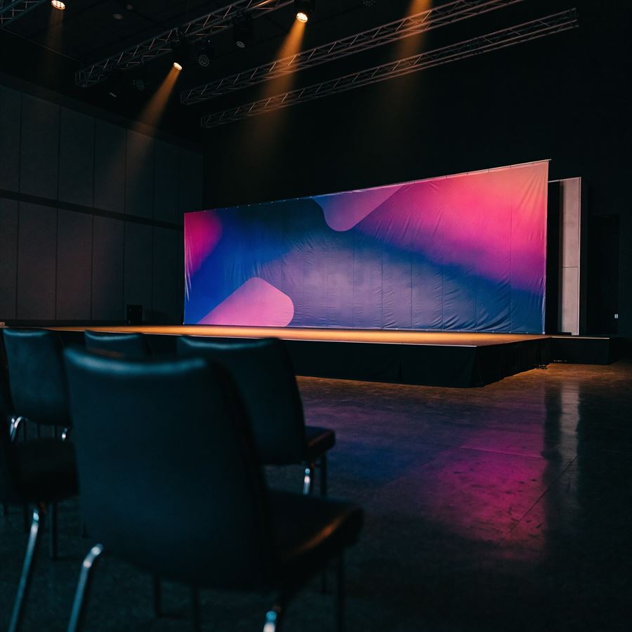 Banner de fundo de palco em evento corporativo