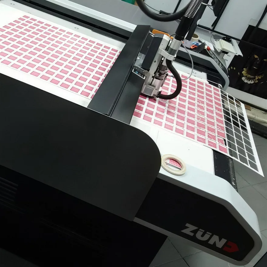 Mesa de corte Zünd em operação
