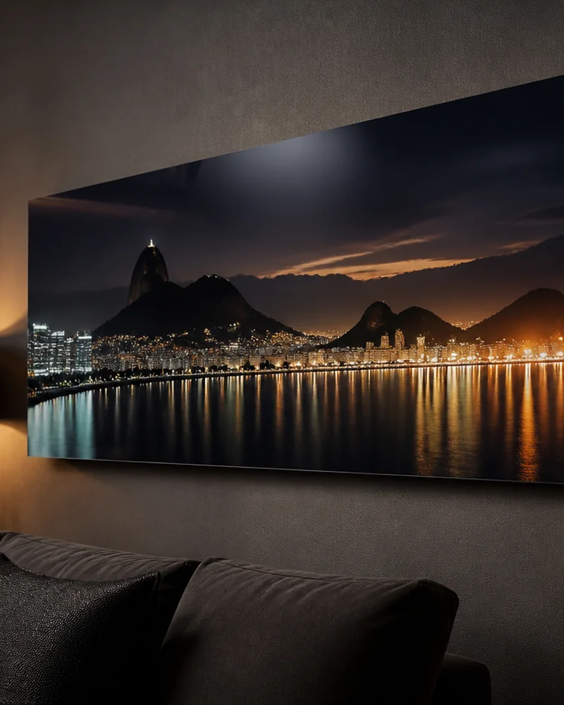 Quadro em acrílico impresso instalado na parede de uma sala