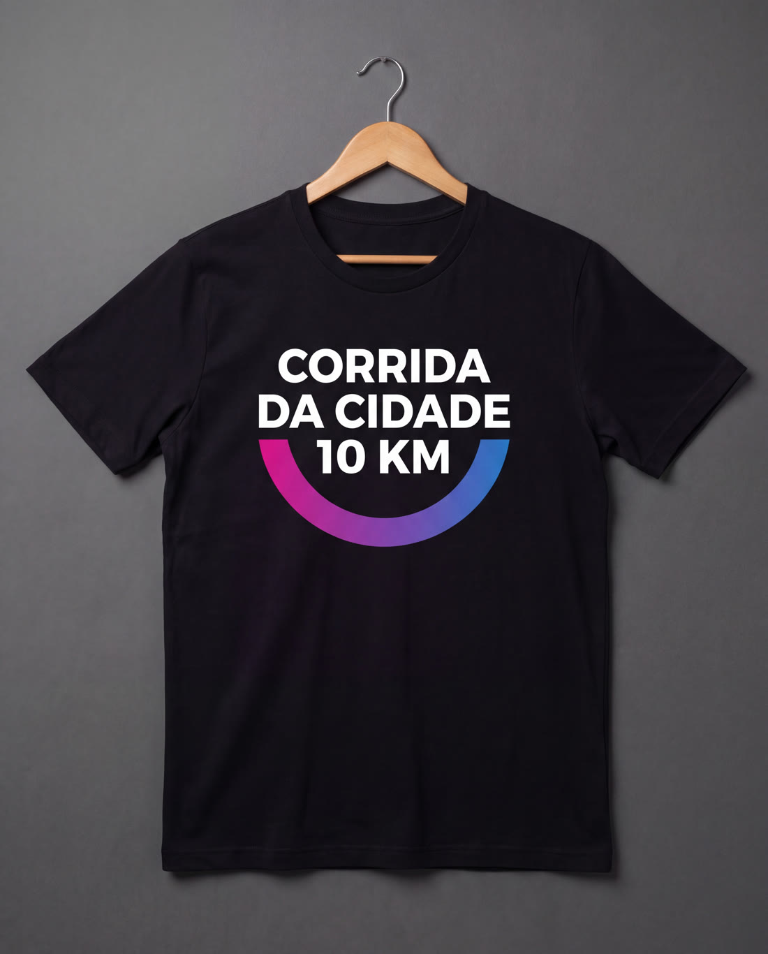 Camiseta preta de frente, com a estampa CORRIDA DA CIDADE 10 KM